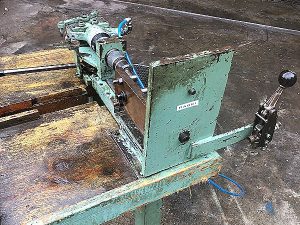 Piegatrice pneumatica con pedale